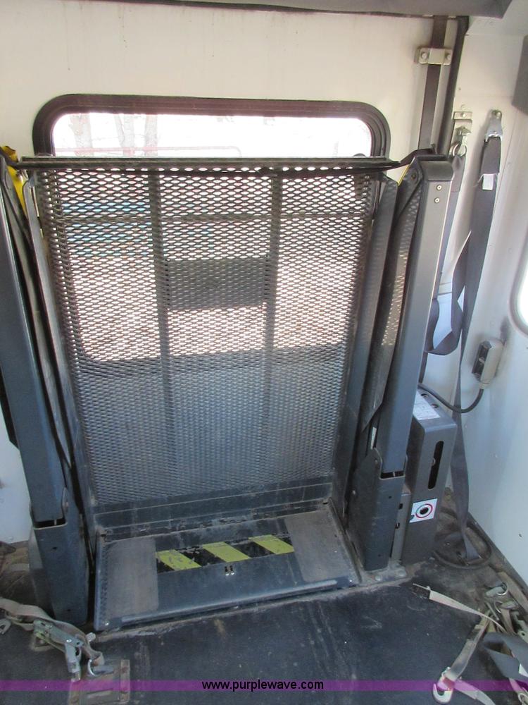 image for item J7662 1995 Ford Econoline E350 school bus