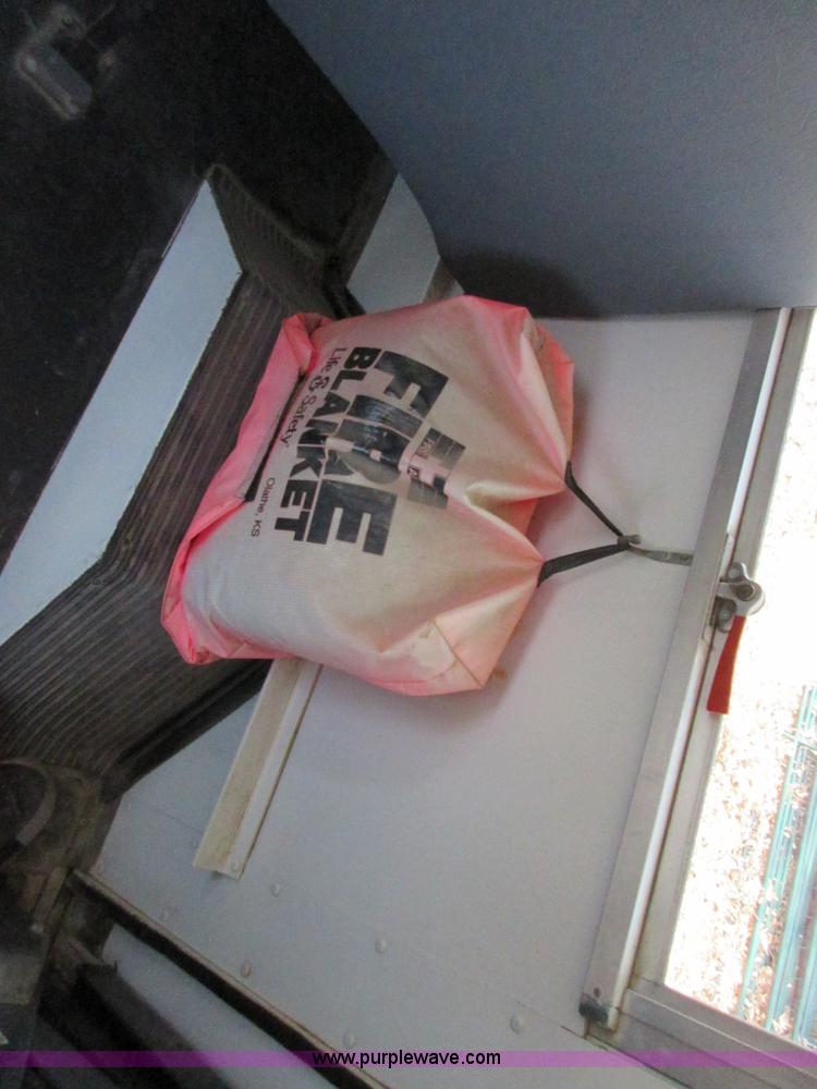 image for item J7662 1995 Ford Econoline E350 school bus