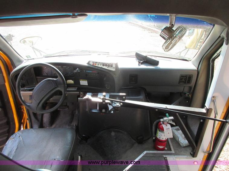 image for item J7662 1995 Ford Econoline E350 school bus