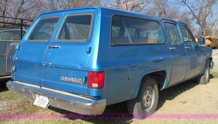image for item J7665 1991 Chevrolet Suburban R1500 SUV