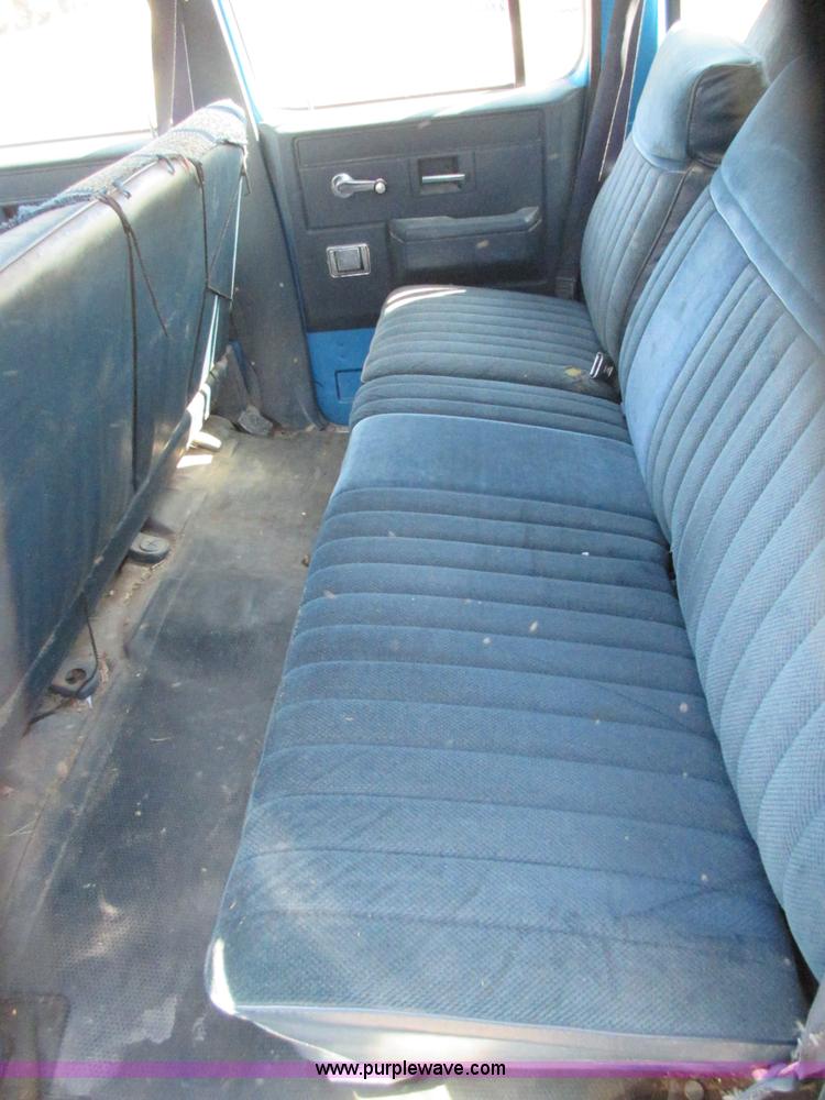 image for item J7665 1991 Chevrolet Suburban R1500 SUV
