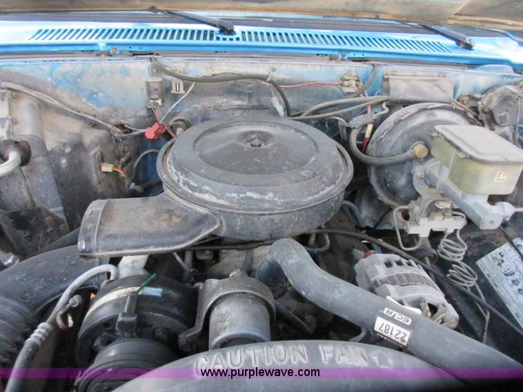 image for item J7665 1991 Chevrolet Suburban R1500 SUV