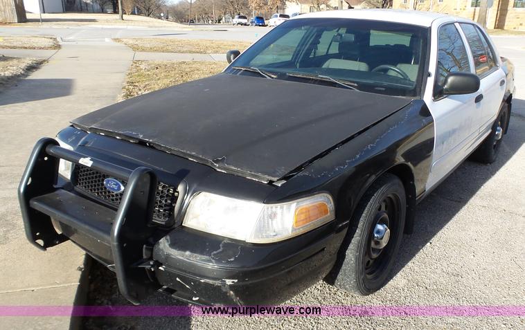 image for item J7668 2007 Ford Crown Victoria Police Interceptor