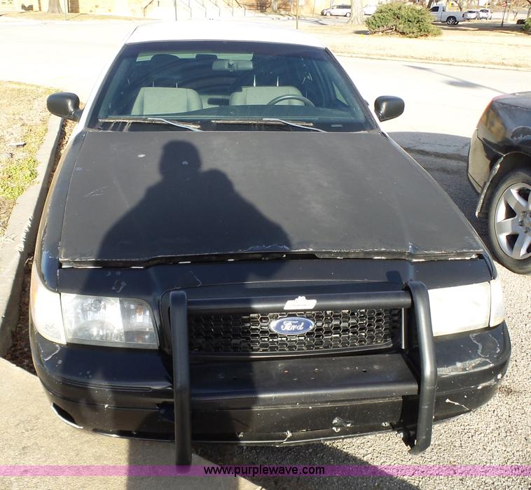 image for item J7668 2007 Ford Crown Victoria Police Interceptor