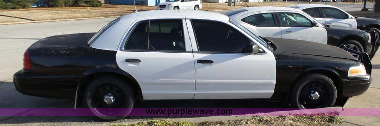 image for item J7668 2007 Ford Crown Victoria Police Interceptor