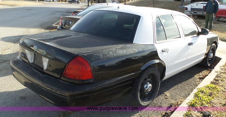 image for item J7668 2007 Ford Crown Victoria Police Interceptor