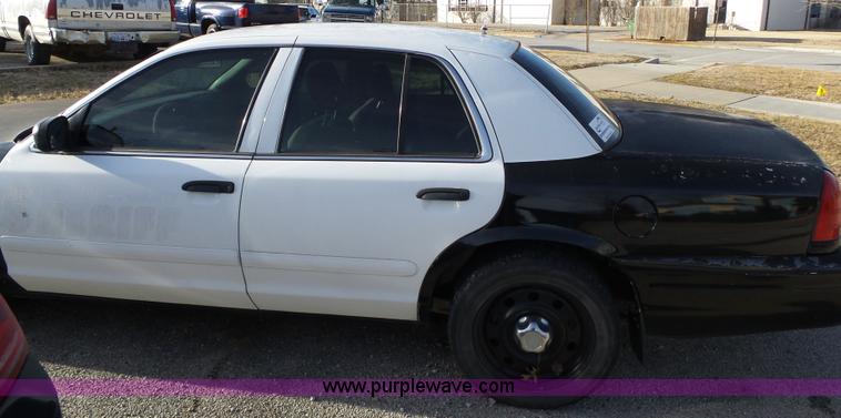 image for item J7668 2007 Ford Crown Victoria Police Interceptor