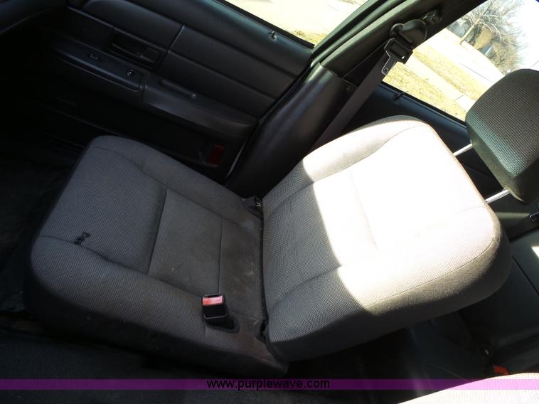 image for item J7668 2007 Ford Crown Victoria Police Interceptor