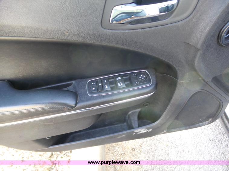 image for item J7670 2011 Dodge Charger Police