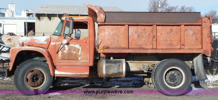image for item K6960 1972 International Loadstar 1800 dump truck