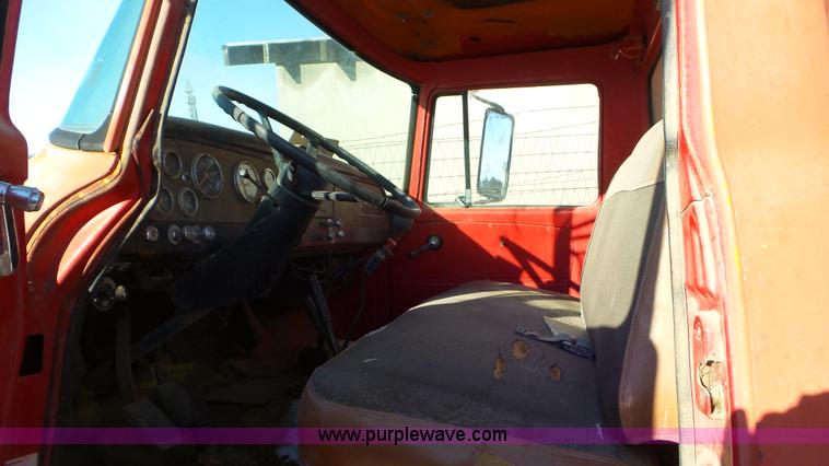 image for item K6960 1972 International Loadstar 1800 dump truck