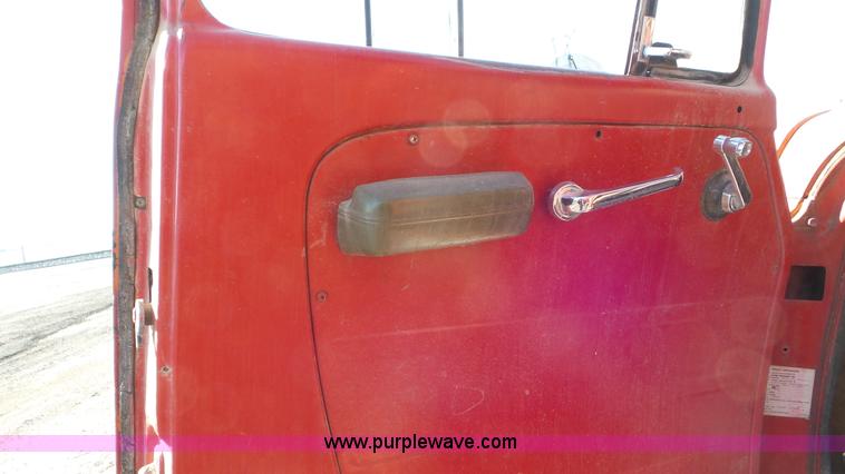 image for item K6960 1972 International Loadstar 1800 dump truck