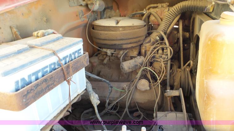 image for item K6960 1972 International Loadstar 1800 dump truck