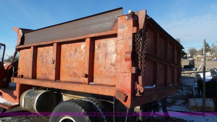 image for item K6960 1972 International Loadstar 1800 dump truck