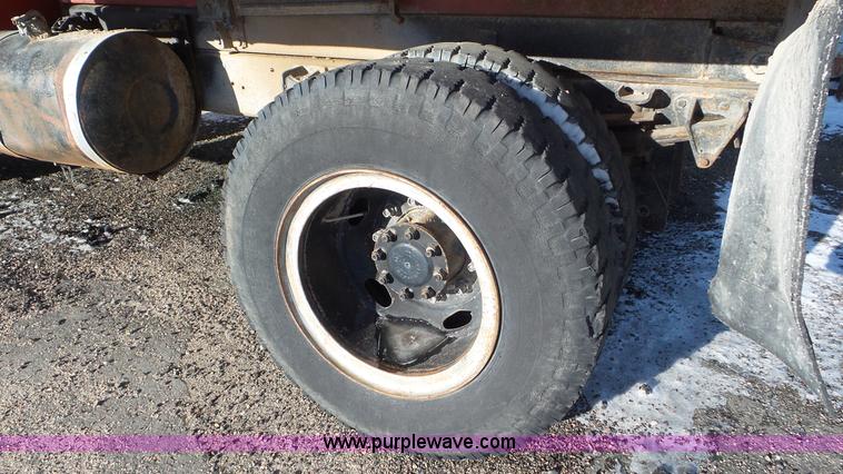 image for item K6960 1972 International Loadstar 1800 dump truck