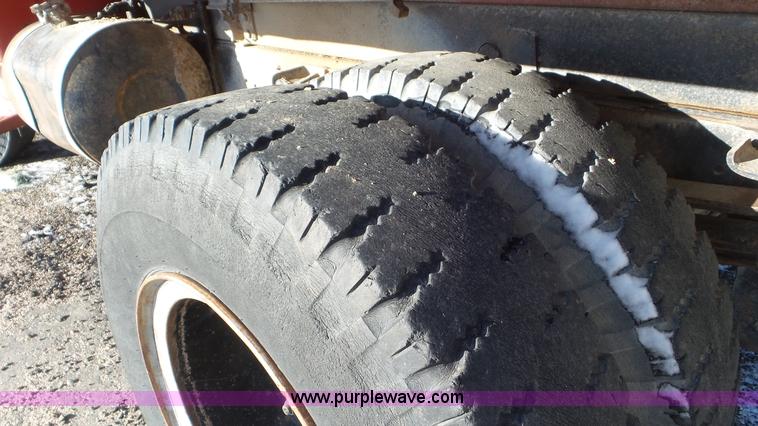 image for item K6960 1972 International Loadstar 1800 dump truck