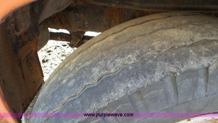 image for item K6960 1972 International Loadstar 1800 dump truck