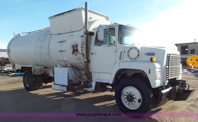 image for item K6962 1990 Ford LN8000 refuse truck