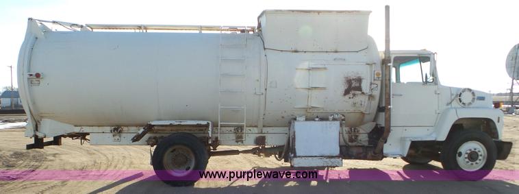 image for item K6962 1990 Ford LN8000 refuse truck