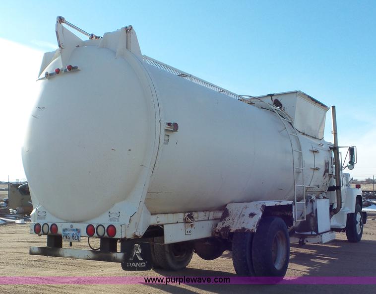 image for item K6962 1990 Ford LN8000 refuse truck