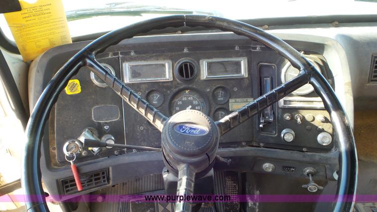 image for item K6962 1990 Ford LN8000 refuse truck