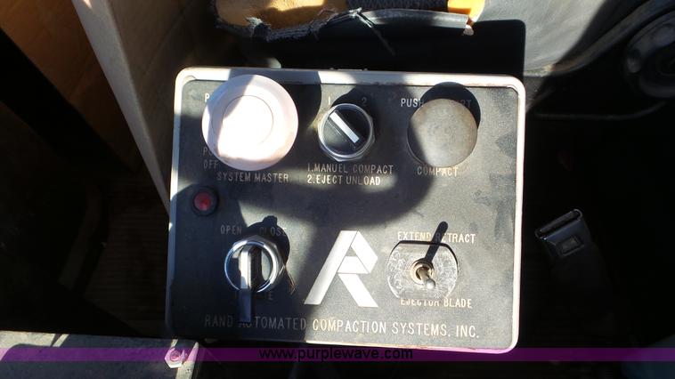 image for item K6962 1990 Ford LN8000 refuse truck