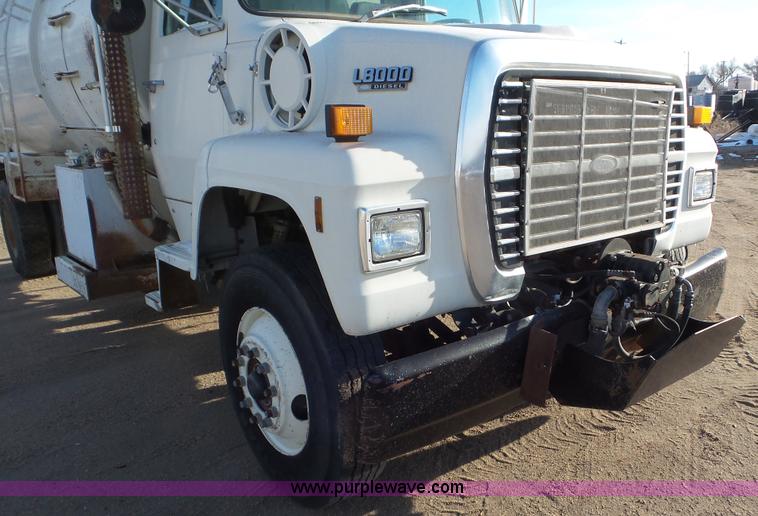 image for item K6962 1990 Ford LN8000 refuse truck
