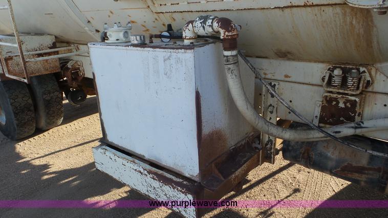 image for item K6962 1990 Ford LN8000 refuse truck