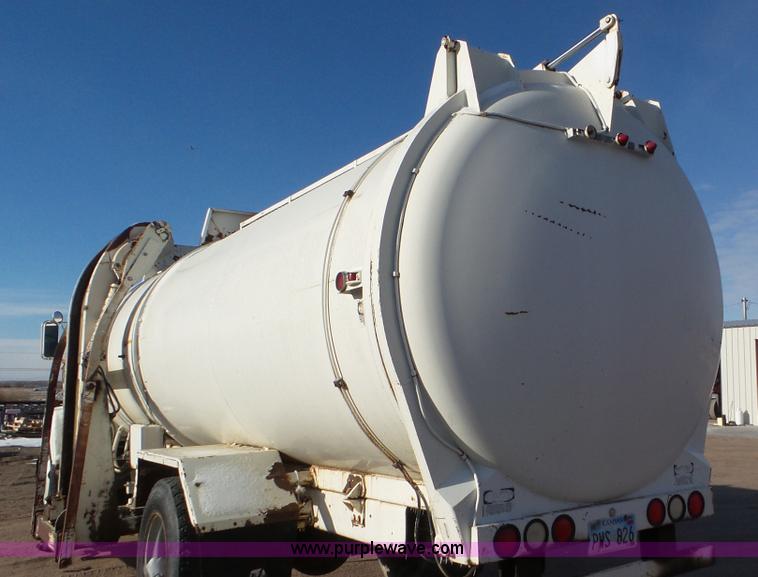 image for item K6962 1990 Ford LN8000 refuse truck