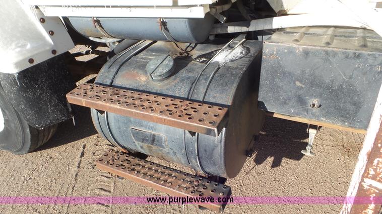 image for item K6962 1990 Ford LN8000 refuse truck