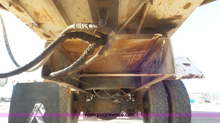 image for item K6962 1990 Ford LN8000 refuse truck