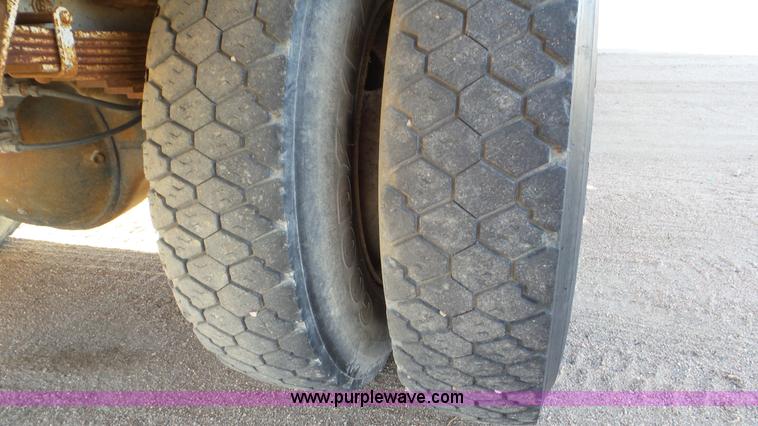 image for item K6962 1990 Ford LN8000 refuse truck