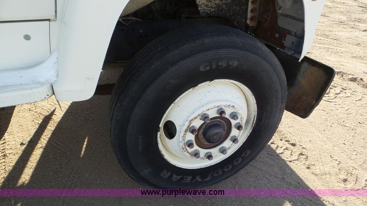 image for item K6962 1990 Ford LN8000 refuse truck