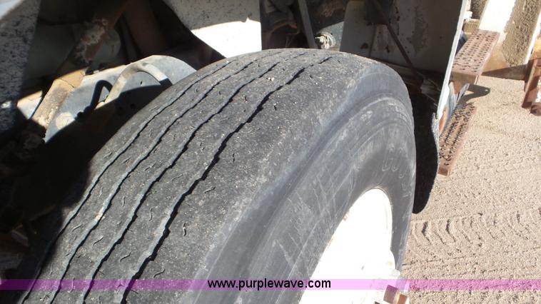 image for item K6962 1990 Ford LN8000 refuse truck