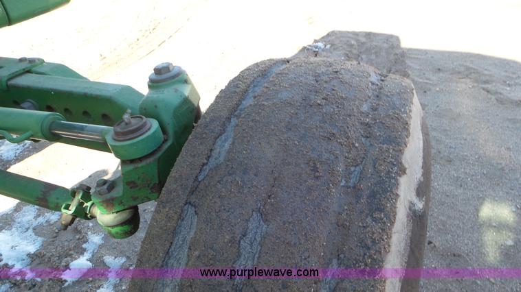 image for item K6966 1995 John Deere 7700 tractor