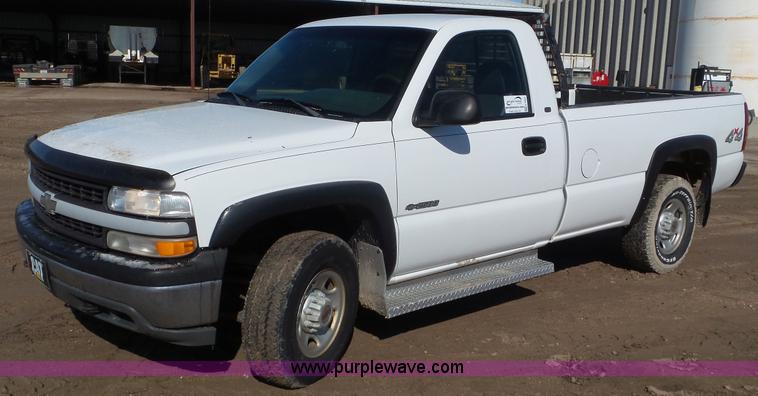 image for item K6969 2000 Chevrolet Silverado 2500 pickup truck
