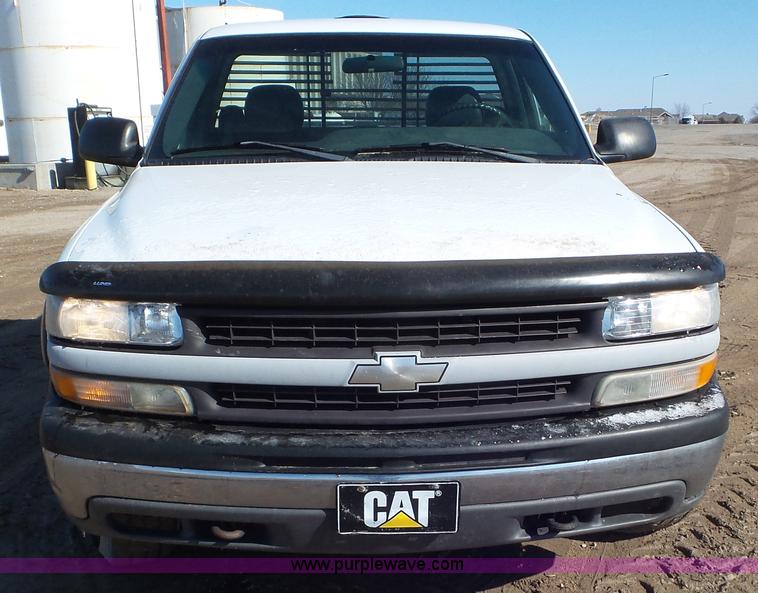 image for item K6969 2000 Chevrolet Silverado 2500 pickup truck