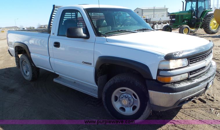 image for item K6969 2000 Chevrolet Silverado 2500 pickup truck