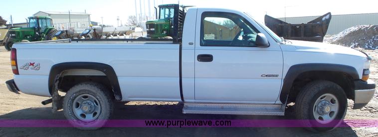 image for item K6969 2000 Chevrolet Silverado 2500 pickup truck