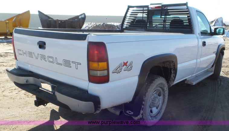 image for item K6969 2000 Chevrolet Silverado 2500 pickup truck