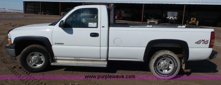 image for item K6969 2000 Chevrolet Silverado 2500 pickup truck