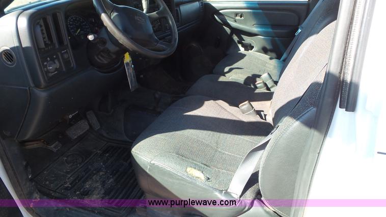 image for item K6969 2000 Chevrolet Silverado 2500 pickup truck