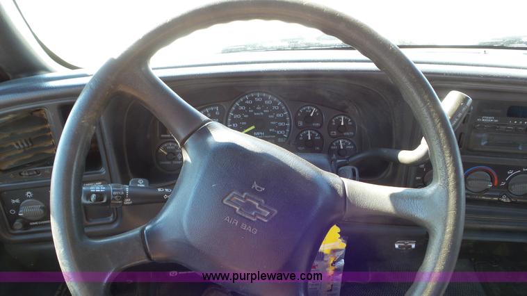 image for item K6969 2000 Chevrolet Silverado 2500 pickup truck