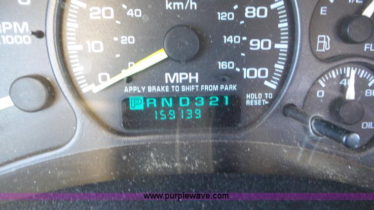 image for item K6969 2000 Chevrolet Silverado 2500 pickup truck