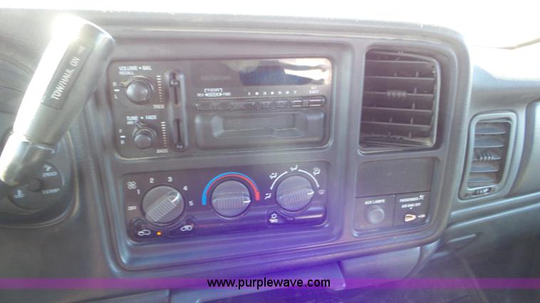 image for item K6969 2000 Chevrolet Silverado 2500 pickup truck