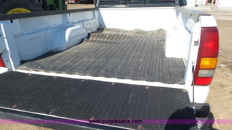 image for item K6969 2000 Chevrolet Silverado 2500 pickup truck