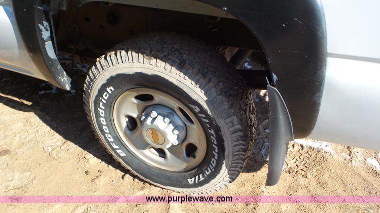 image for item K6969 2000 Chevrolet Silverado 2500 pickup truck