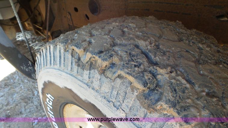 image for item K6969 2000 Chevrolet Silverado 2500 pickup truck