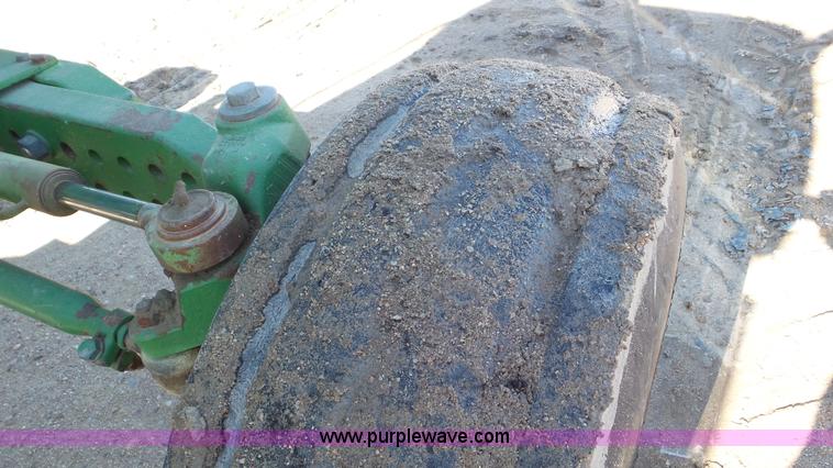 image for item K6970 1995 John Deere 7700 tractor