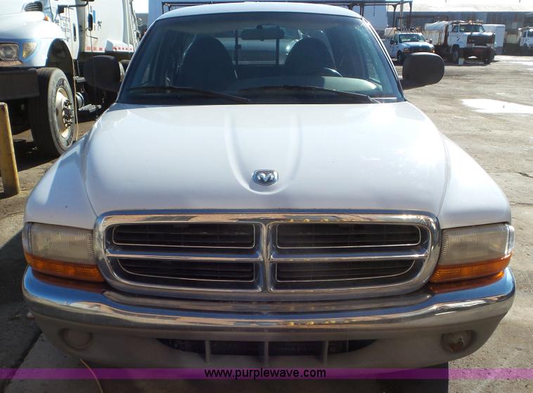 image for item K6971 1998 Dodge Dakota Club Cab pickup truck